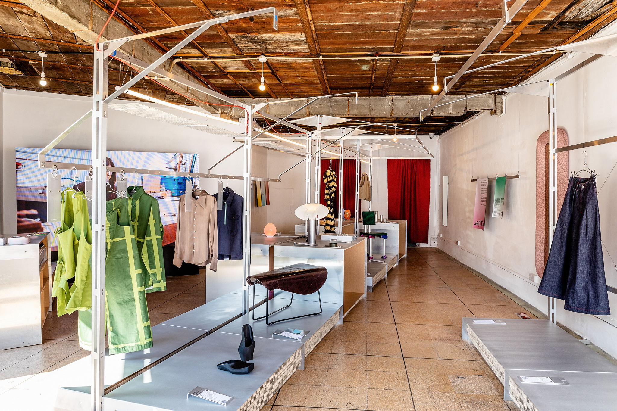 Atelier100 Showroom, designed by Mitre & Mondays, photography by Taran Wilkhu Atelier100 Showroom, designed by Mitre & Mondays, photography by Taran Wilkhu