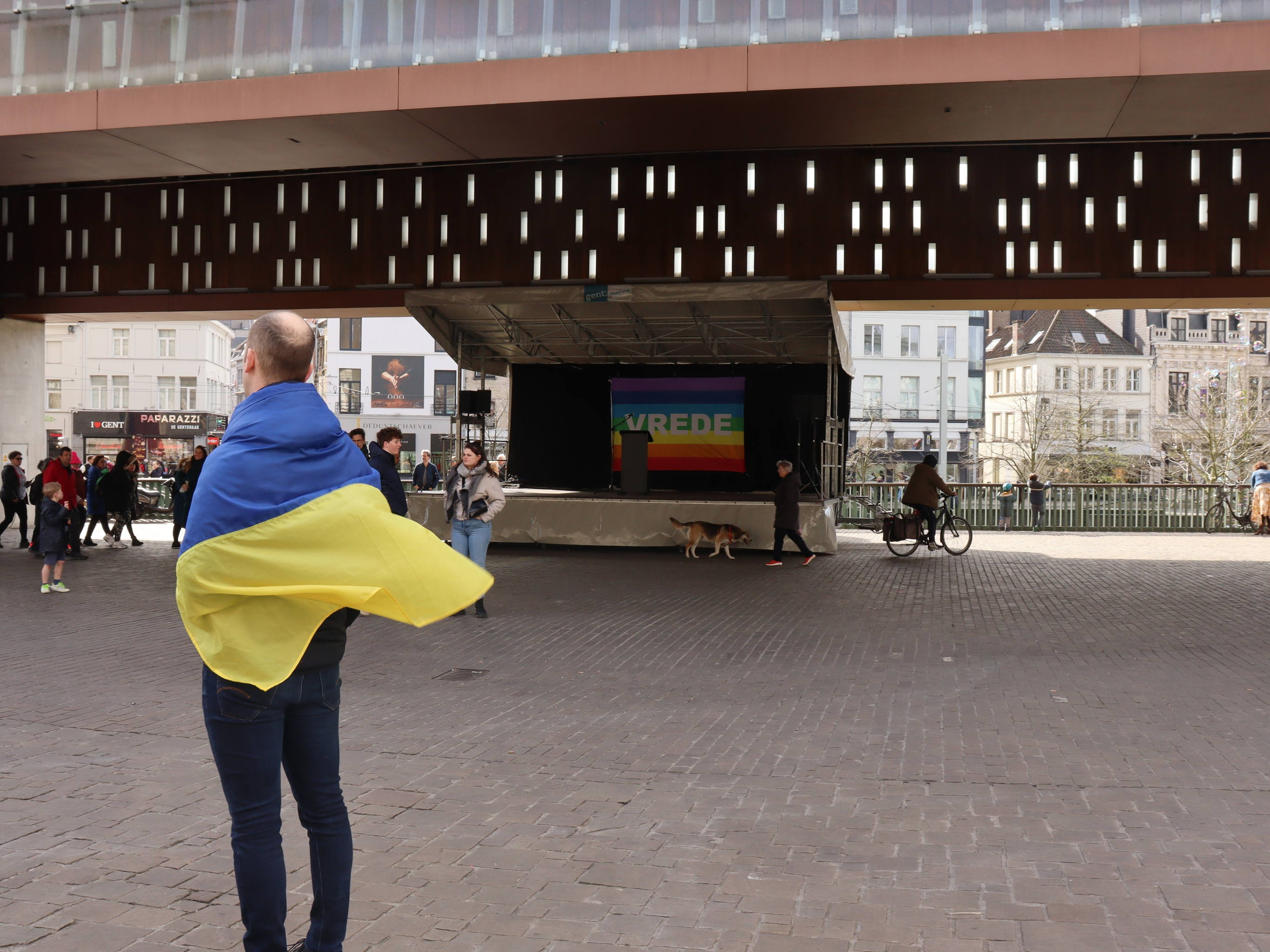 Ukrainian Independence Day celebrations under Ghent’s City Hall focus on war