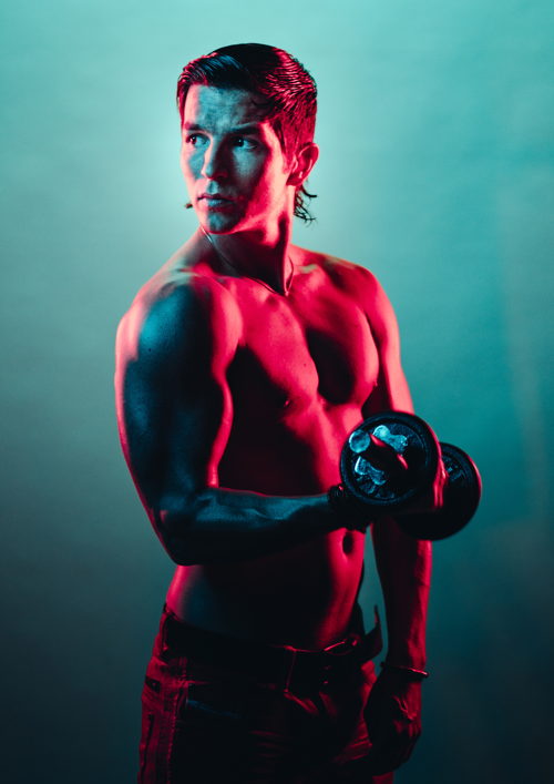 Matteo Simoni als Devon Macharis.