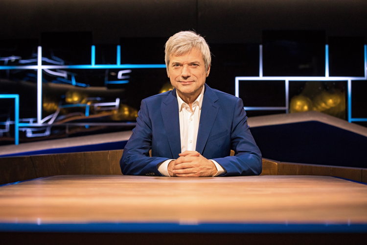 Jan Leyers in decor Nachtwacht - (c) VRT - Geert Van Hoeymissen