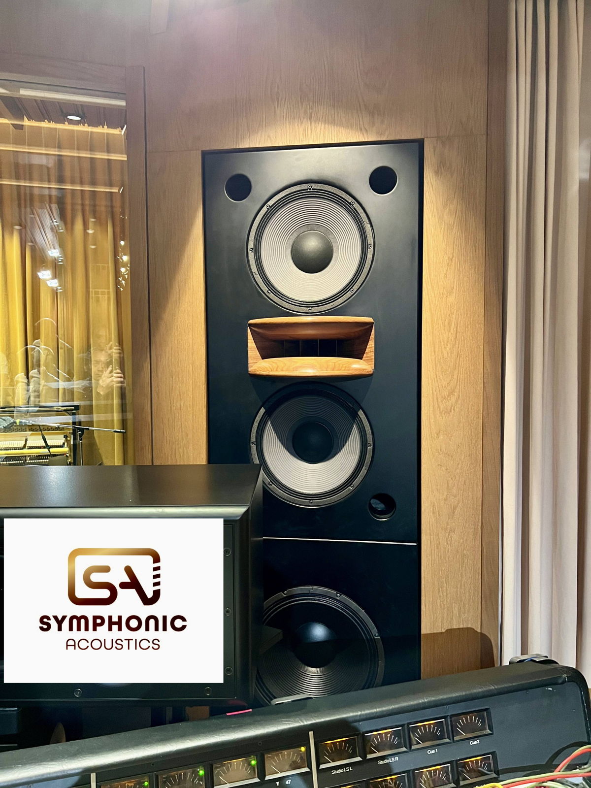 Symphonic Acoustics Dual 15V in Rue Boyer