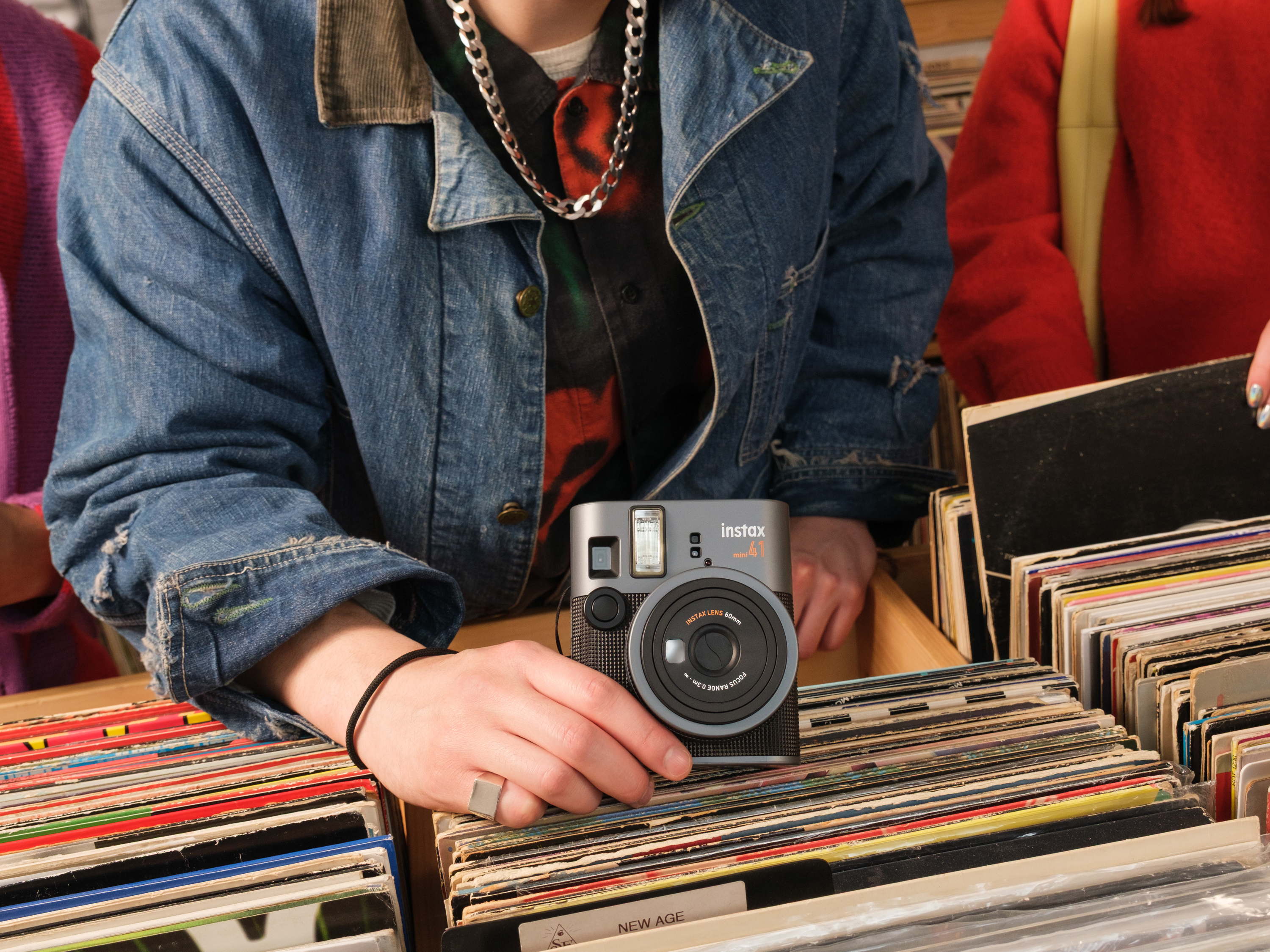 Fujifilm présente l'instax mini 41™, l'appareil photo instantané
