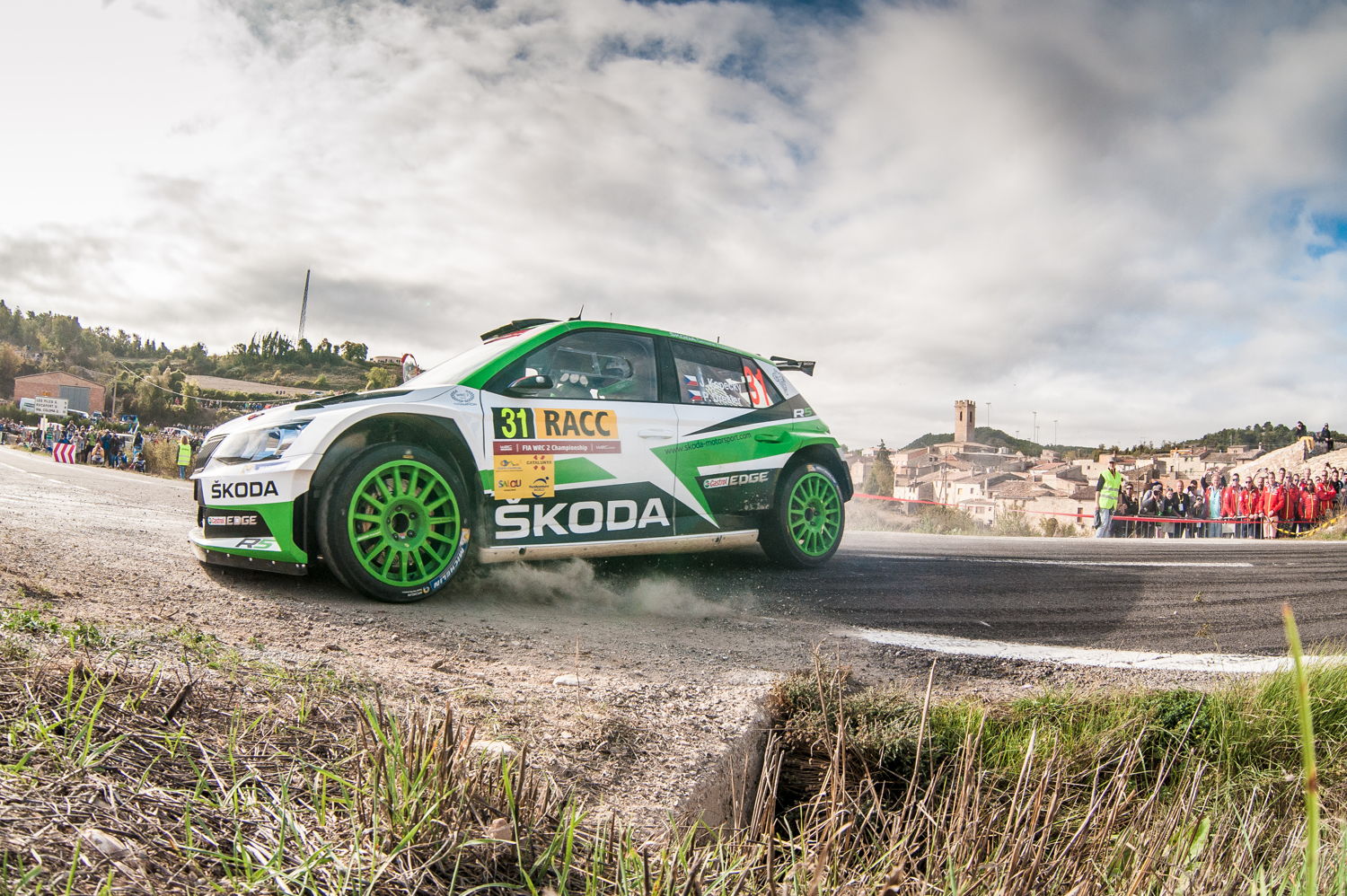 In WRC 2 Jan Kopecký/Pavel Dresler (ŠKODA FABIA R5) won all seven stages of the day moving into second in the category at RallyRACC Catalunya – Rally de España