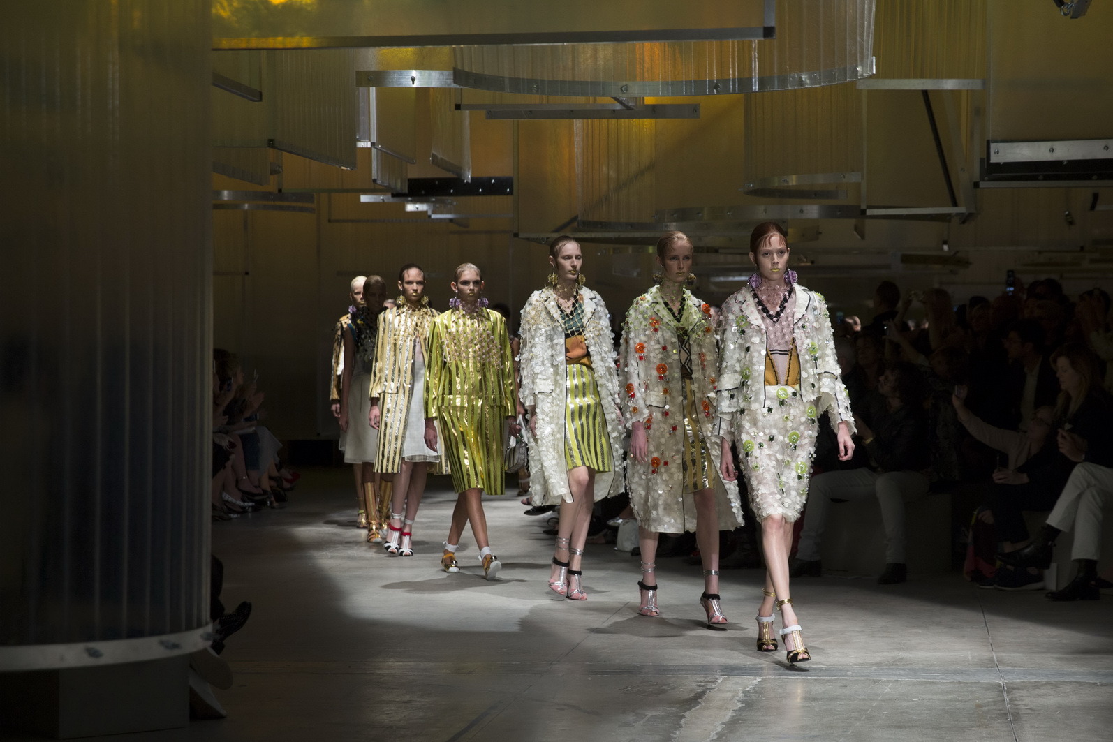 PRADA PRESENTA COLECCIÓN SPRING/SUMMER 2016