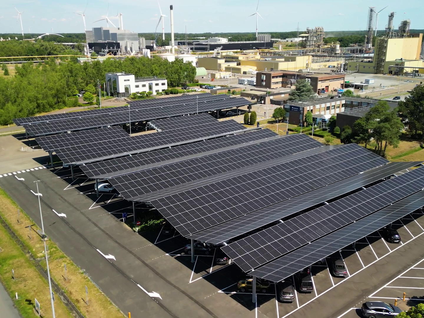 Borealis transformeert bedrijfsparkings tot zonneparken in samenwerking met ENGIE