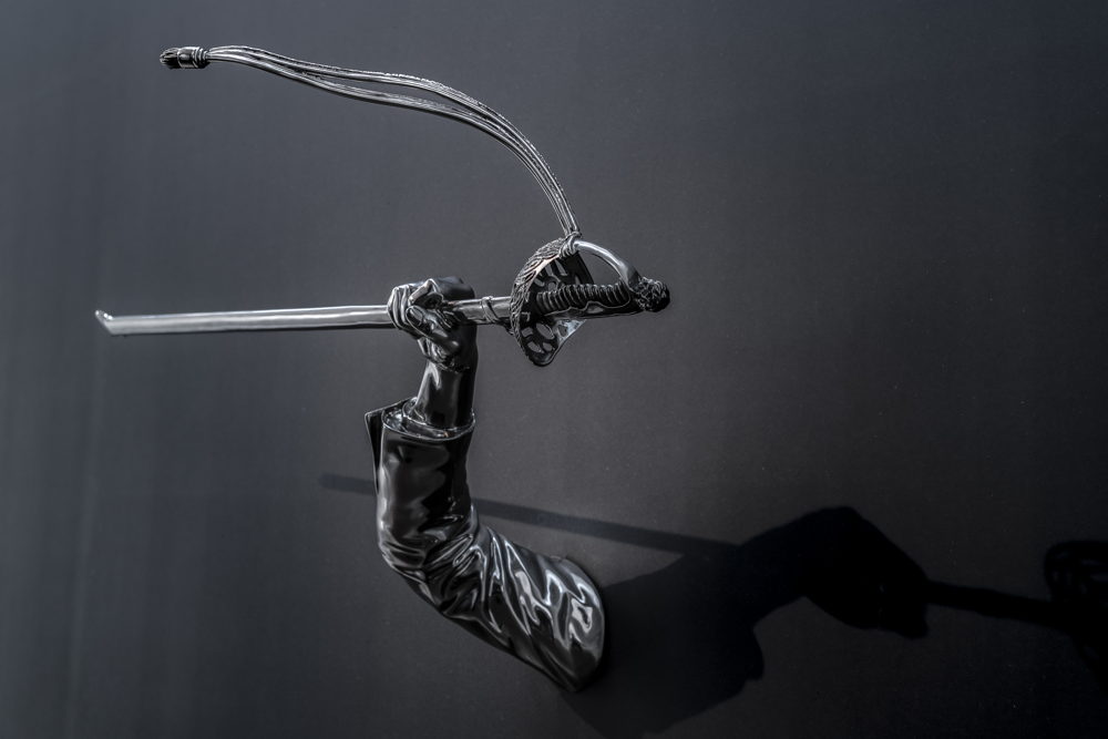 Hank Willis Thomas, Justice, Peace, Work (Stolen Sword Punctum), 2019 © The Artist & Maruani Mercier. Photo Léonard Pongo