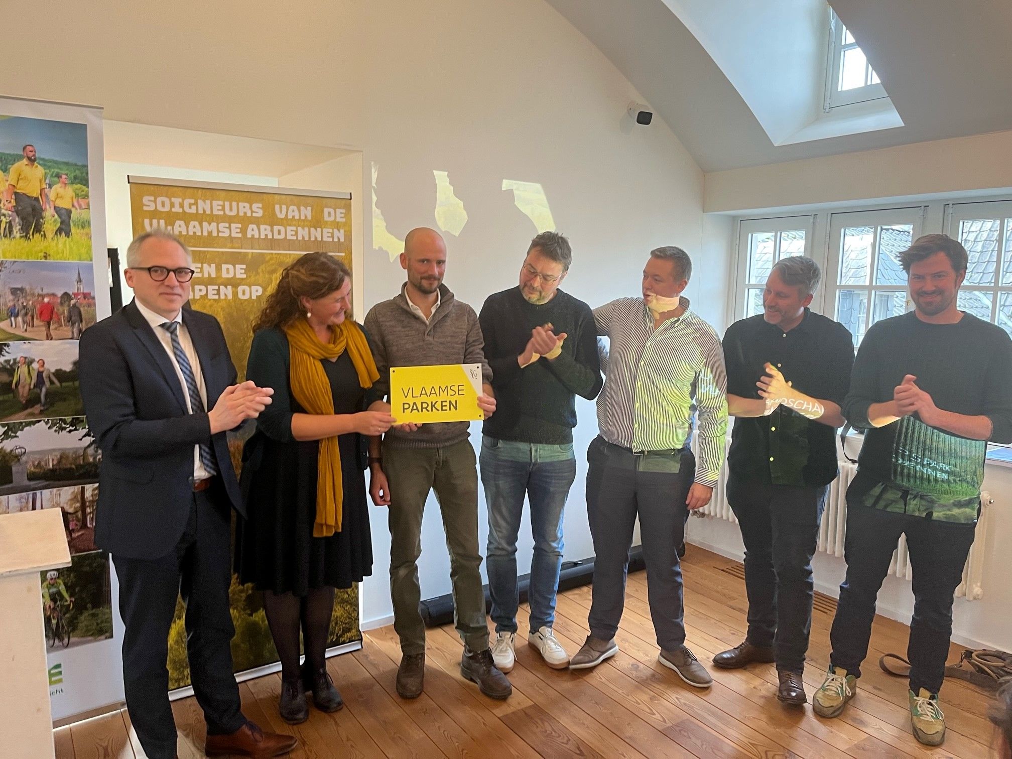 ©Provincie Oost-Vlaanderen - Op 24 november kreeg de gebiedscoalitie van de Vlaamse Ardennen het label ‘Landschapspark’ uit de handen van minister Matthias Diependaele. Meer dan 150 soigneurs kwamen samen om de erkenning van hun Landschapspark samen te vieren.