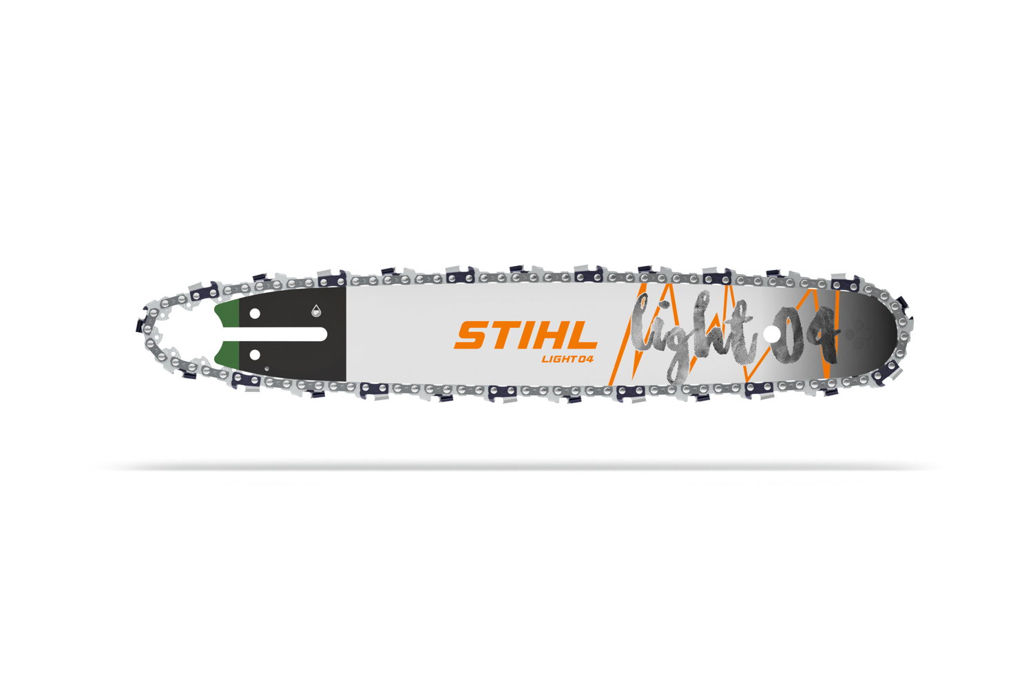 Un nouveau dispositif de coupe pour les tronçonneuses STIHL de catégorie moyenne : la chaîne PS3 Pro de 3/8" montée sur le guide Light 04, avec 1,1 mm de largeur de rainure, pour un travail efficace, sans coincement. 