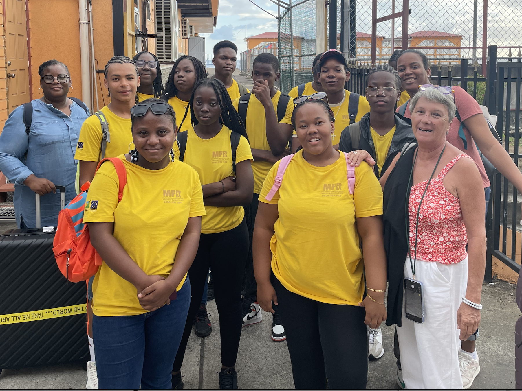 13 Étudiants Guadeloupéens Visitent la Dominique pour Approfondir leur Compréhension de l'Histoire et de la Culture Kalinago