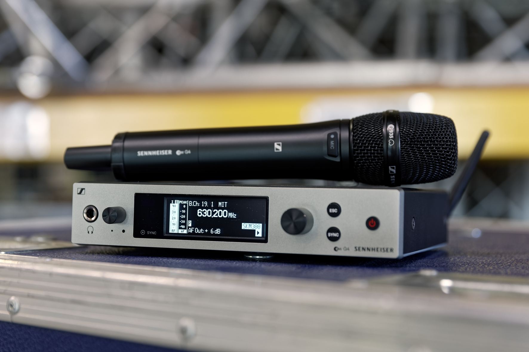 Ein wichtiges Argument für die Anschaffung der Sennheiser ew 300 G4 Drahtlossysteme ist die deutlich erweiterte Schaltbandbreite von bis zu 88 MHz
Ein wichtiges Argument für die Anschaffung der Sennheiser ew 300 G4 Drahtlossysteme ist die deutlich erweiterte Schaltbandbreite von bis zu 88 MHz
