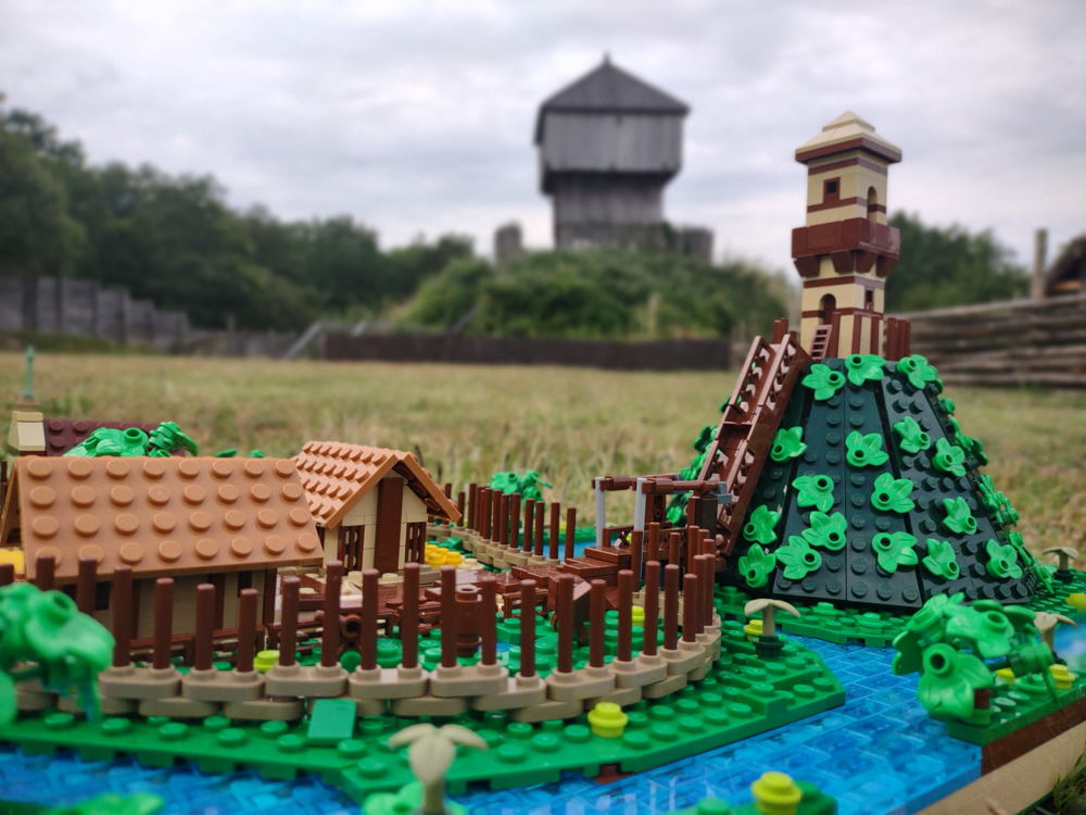 impressie in LEGO van een mottekasteel