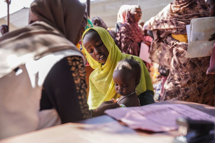 MSF is running a clinic in Zamzam camp, ~15km south east of El Fasher, the state capital, hosting more than 300,000 internally displaced people. MSF teams are offering Ambulatory Therapeutic Feeding services. Copyright MSF MSF is running a clinic in Zamzam camp, ~15km south east of El Fasher, the state capital, hosting more than 300,000 internally displaced people. MSF teams are offering Ambulatory Therapeutic Feeding services. Copyright MSF