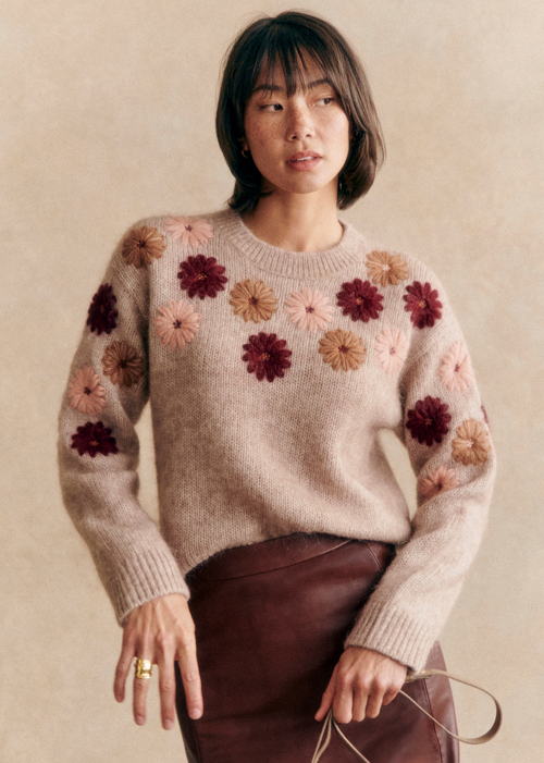 Sézane - Pull SUZON - Broderie contrastee Fleurs fond beige chine