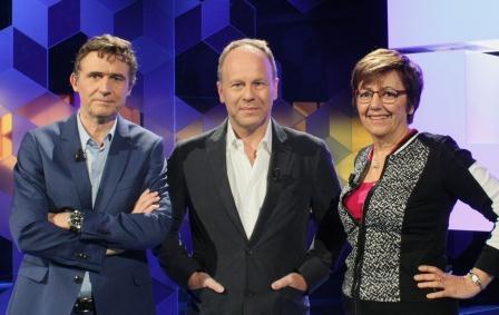 Erik de slimste en Frieda de juf, bij quizmaster Ben.
(c) VRT