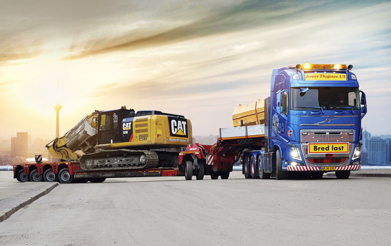 Nooteboom EURO-PX lowloader with 1-axle Interdolly and 4-axle rear bogie