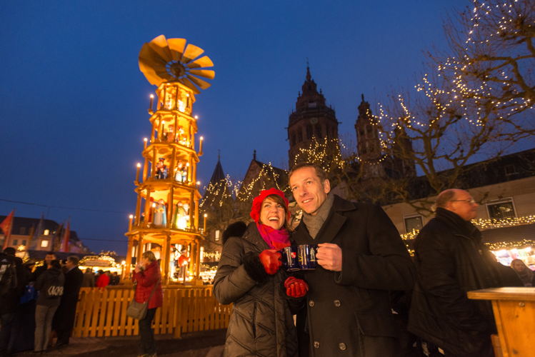 Weihnachtspyramide in
Mainz (c) Dominik Ketz