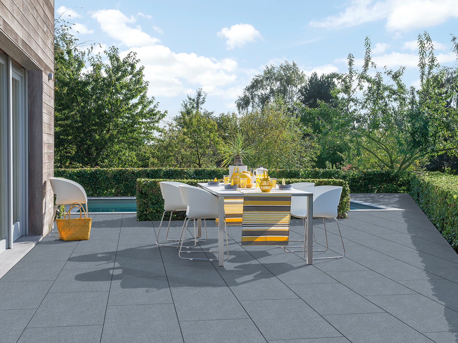 Une terrasse aux nuances naturelles
