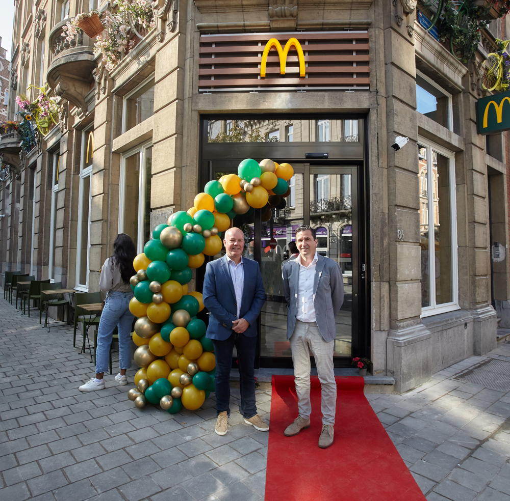 Franchisenemer David Cleynhens met Schepen van sport, handel en werk Johan Geleyns