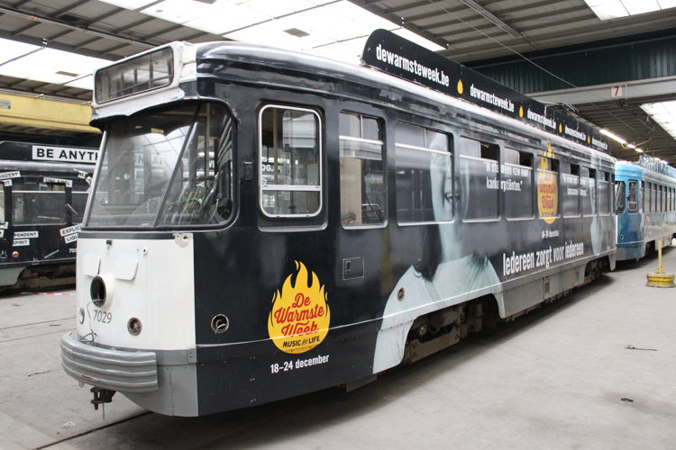 PCC-tram met reclame voor De Warmste Week van Studio Brussel (foto: Vavato)