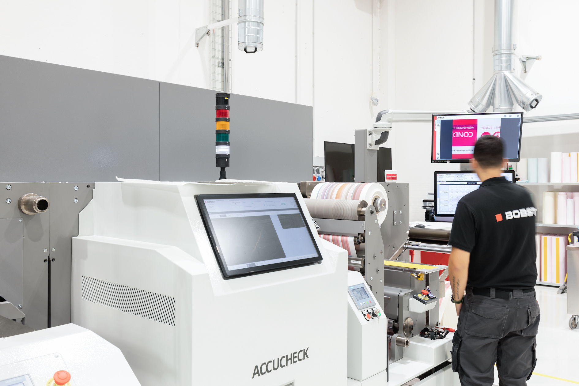 Caption:Inline inspection and calibration with BOBST ACCUCHECK.