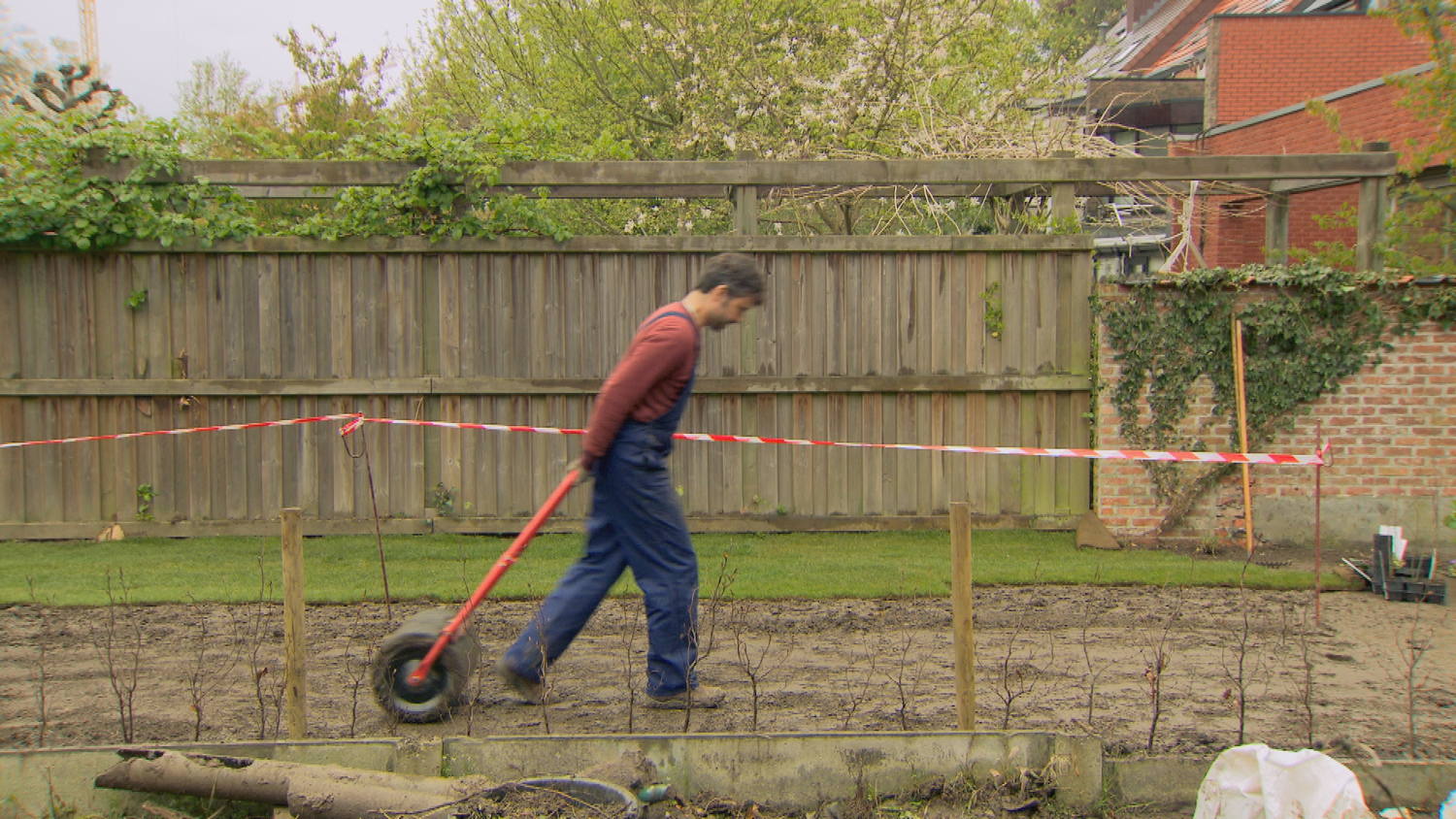 Jan en Thomas leggen een tuin aan voor geen geld
Voor hetzelfde geld (c) VRT