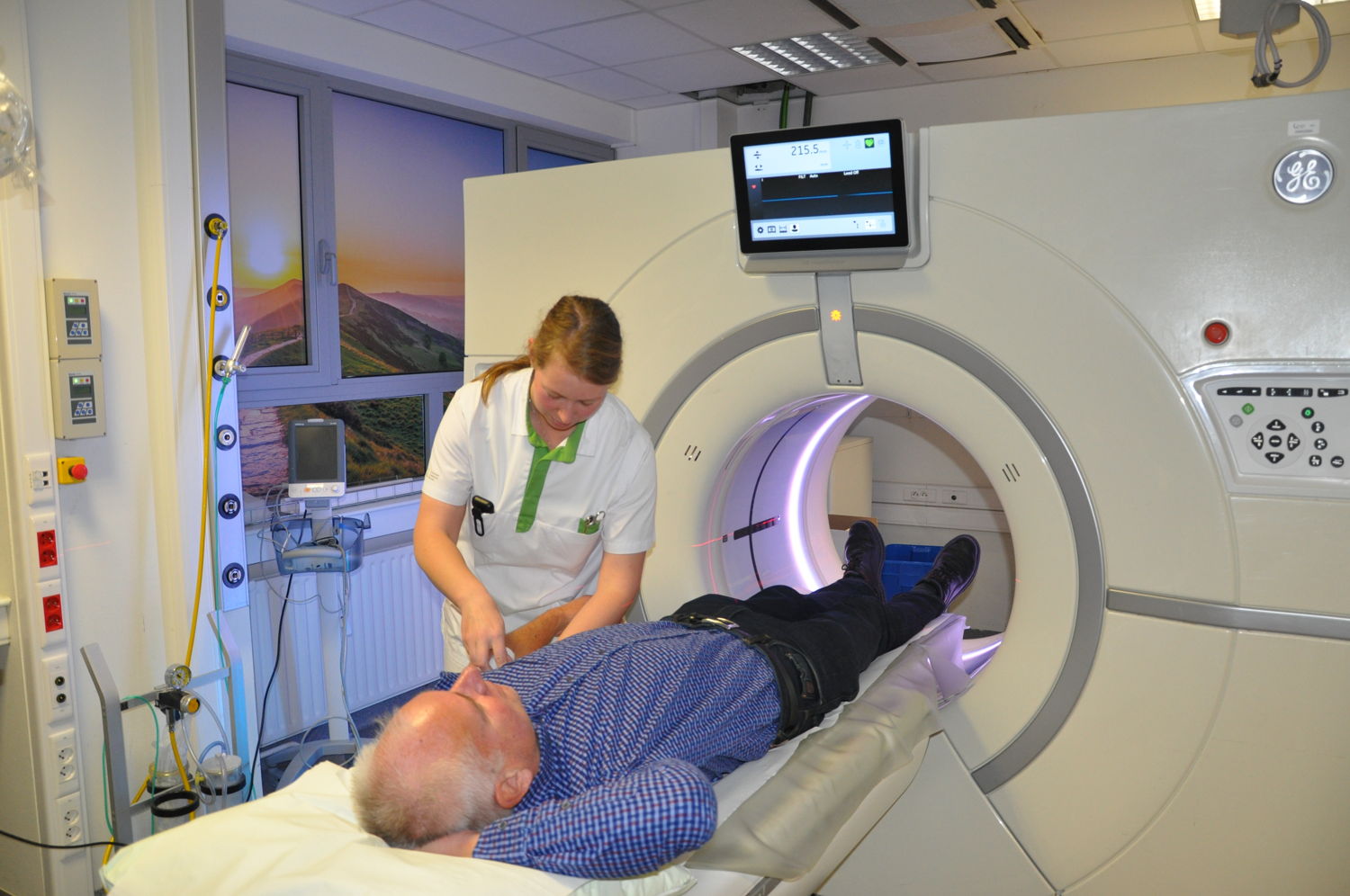 Nieuwe generatie CT-scanner op UZ Brussel Spoedradiologie zorgt voor betere en veiligere detectie medische urgenties
