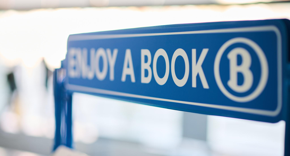 Uitgeverij schenkt NMBS 1.000 boeken voor boekenruilkasten in stations