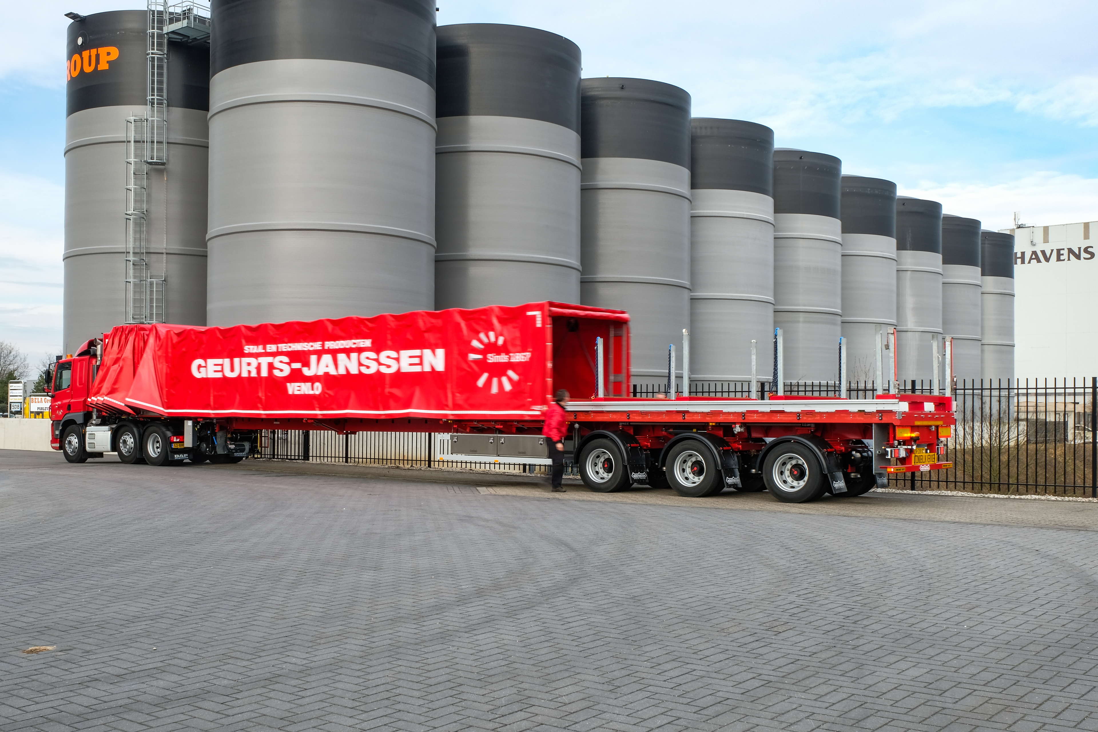 Teletrailer con sistema de lona corredera