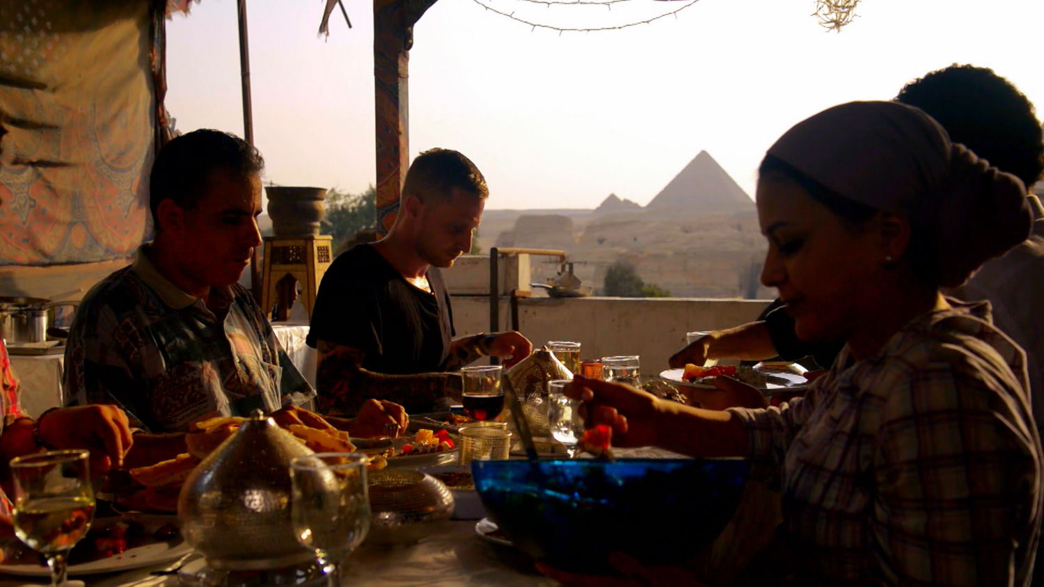 Vranckx - Alles op tafel: Egypte - Marina van Zeller en Michael Voltaggio - (c) The Travel Channel