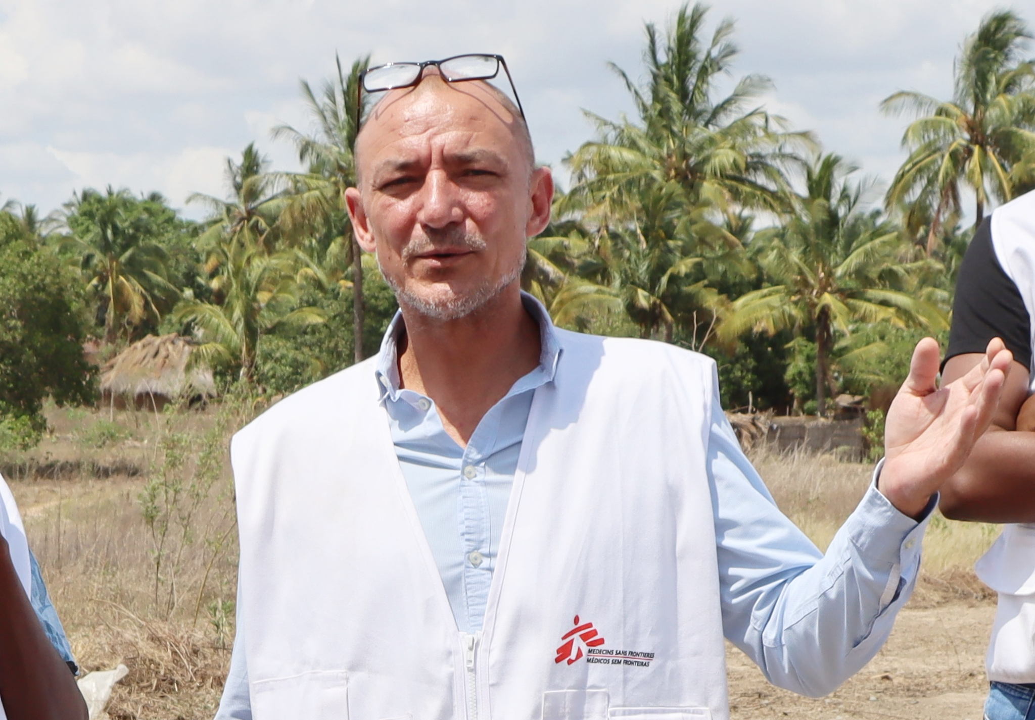 Stéphane Foulon talked to the Namacaro community in Nametil during the ceremony to hand over a borehole built by MSF. Photograph: Lourino Pelembe | Nametil, Mozambique