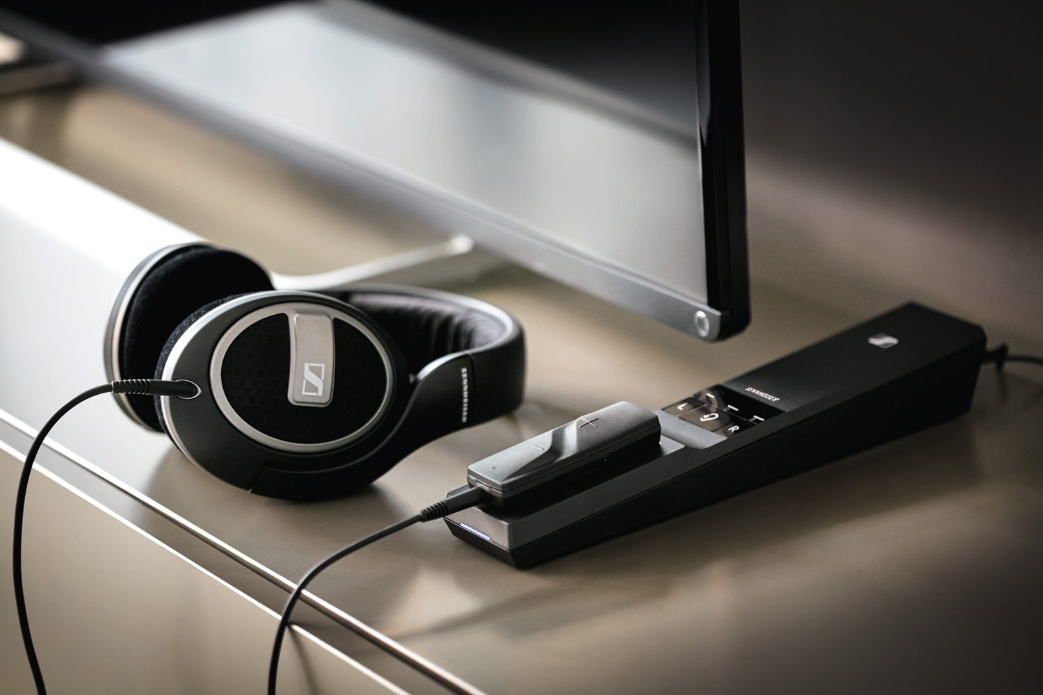 Compatible avec tous types d'écouteurs et de casques filaires, le Flex 5000 offre une flexibilité et une liberté de choix optimales.