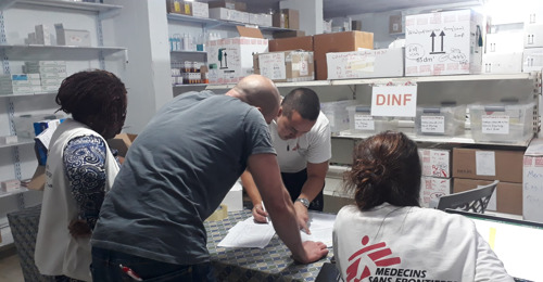 MSF effectue des opérations chirurgicales et fait des donations à Gaza, où les hôpitaux sont surchargés