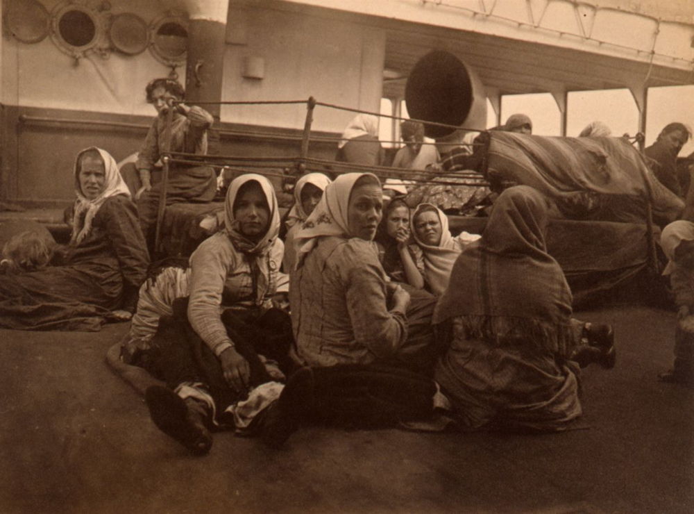 Migrants on deck, Collection of the Friends of the Red Star Line, Antwerp