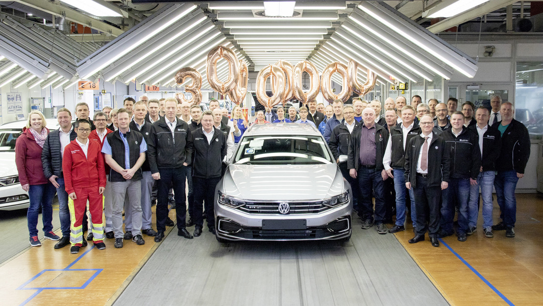 New Passat breaks record on debut: Number one mid-range model with 30 million vehicles worldwide