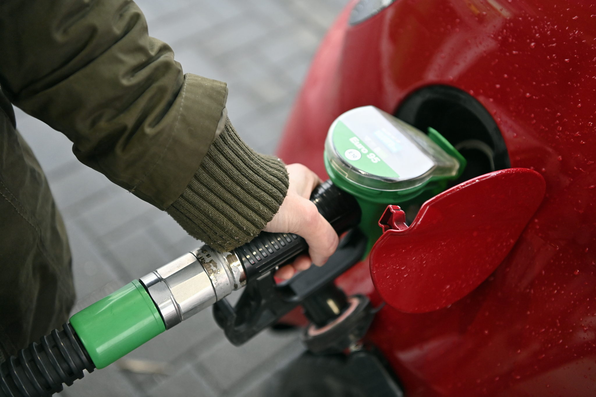 Fuel prices in Belgium climb, with diesel at record level
