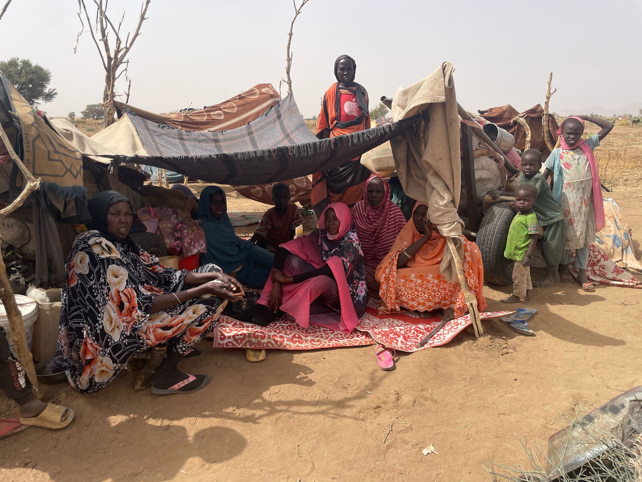 Nuevas familias desplazadas llegan a Tawila tras nuevos ataques en los campos de Zamzam (Sudán). MARION RAMSTEIN/MSF Nuevas familias desplazadas llegan a Tawila tras nuevos ataques en los campos de Zamzam (Sudán). MARION RAMSTEIN/MSF