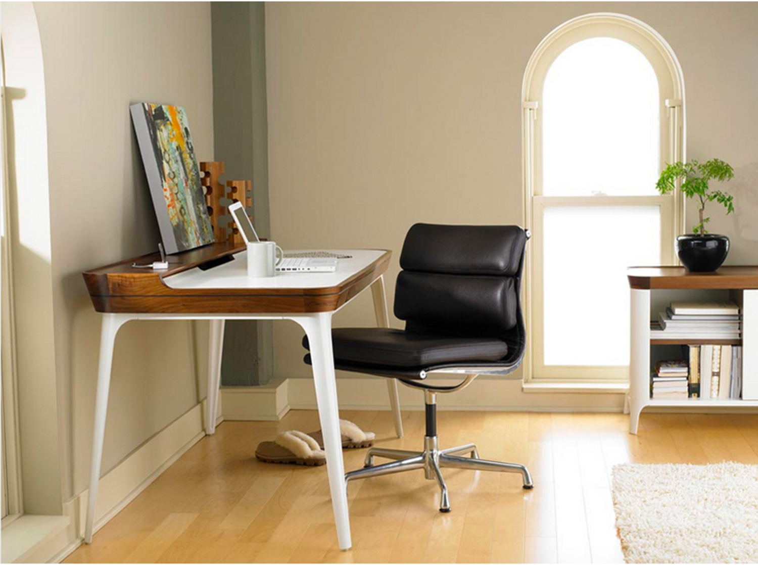 Airia Desk