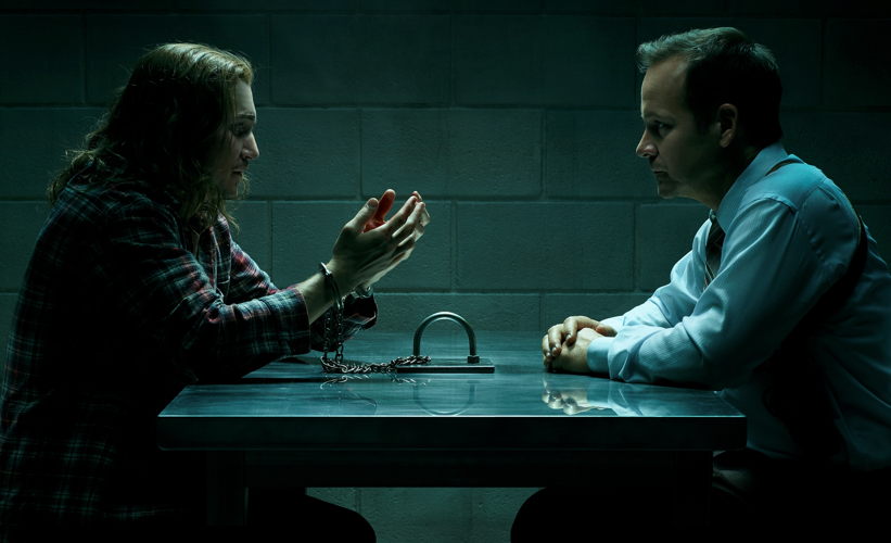 David Russell (Peter Sarsgaard) en Eric Fisher (Kyle Gallner)