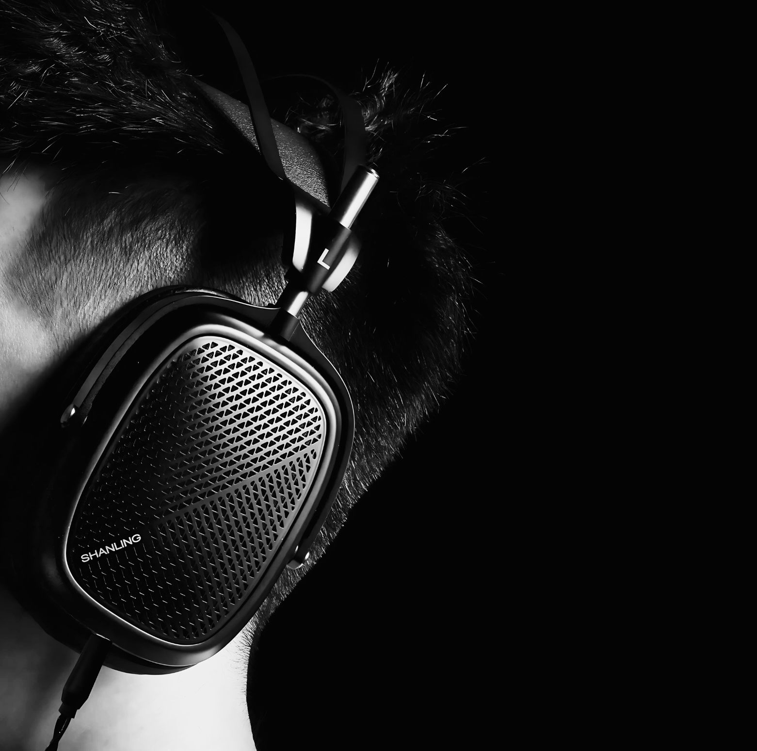 Shanling launch first ever full-size headphones. Say hello to the HW600.