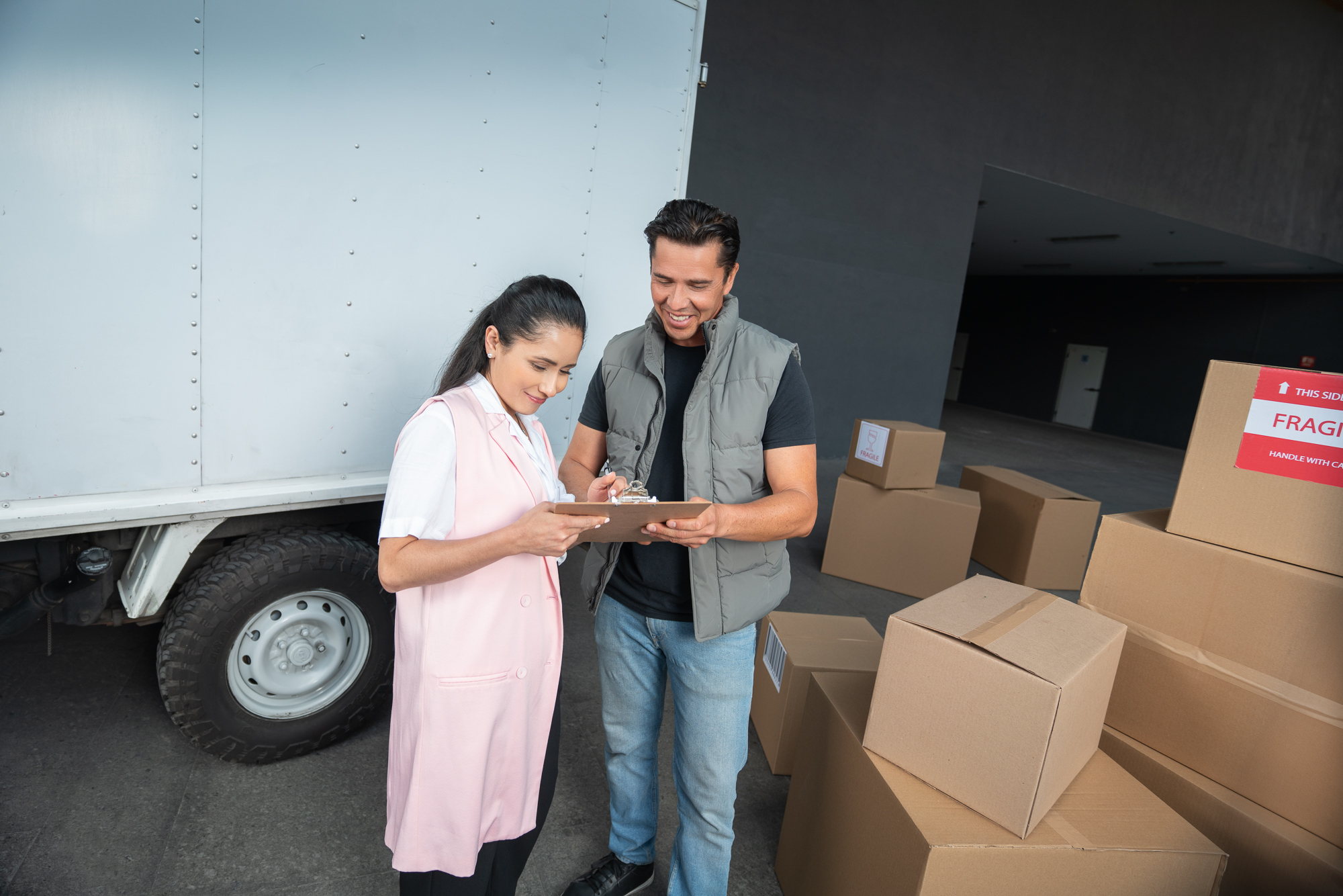 Mudarse o enviar productos sin drama: 3 cosas que debes saber antes de contratar un servicio de flete o entregas