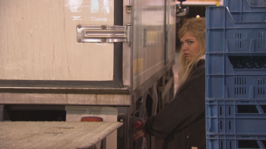 Julie op de vroegmarkt (c) VRT/Eén
