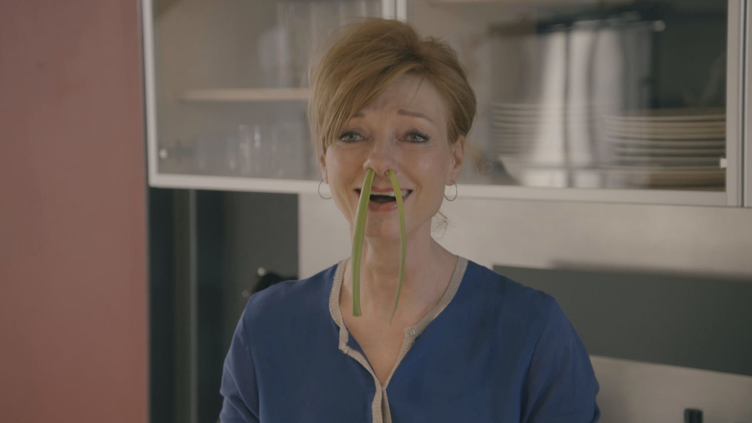 3. Marleen Merckx schotelt Hélène een wormenburger voor
Sorry voor alles (c) VRT