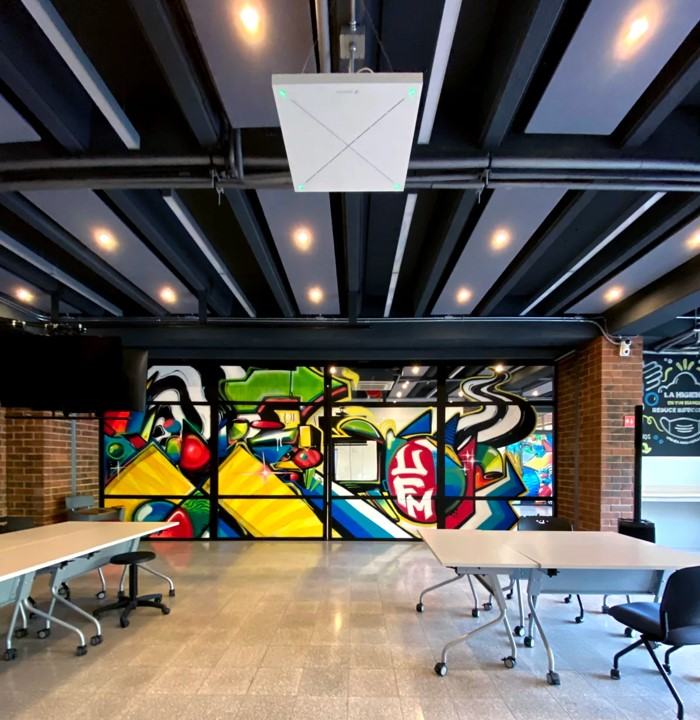La Universidad Francisco Marroquín es una de las mejores universidades de América Latina. Para estar preparado para el futuro de su campus, UFM trabajó con el instalador FAREI para implementar micrófonos TeamConnect Ceiling 2 de Sennheiser en 52 de sus aulas y varios auditorios de la facultad La Universidad Francisco Marroquín es una de las mejores universidades de América Latina. Para estar preparado para el futuro de su campus, UFM trabajó con el instalador FAREI para implementar micrófonos TeamConnect Ceiling 2 de Sennheiser en 52 de sus aulas y varios auditorios de la facultad