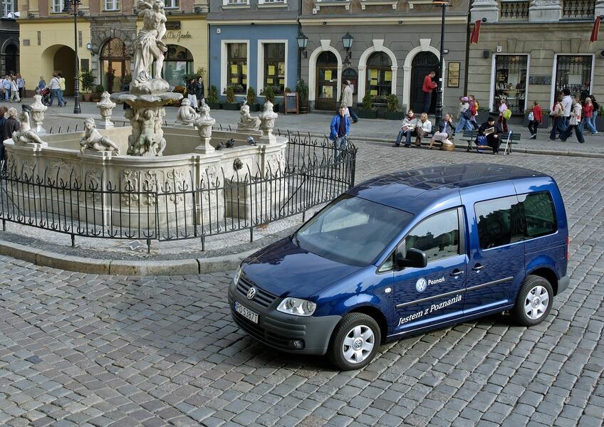 Un verdadero ciudadano de Poznań: el Caddy se fabrica íntegramente en la planta polaca desde 2003. Un verdadero ciudadano de Poznań: el Caddy se fabrica íntegramente en la planta polaca desde 2003.