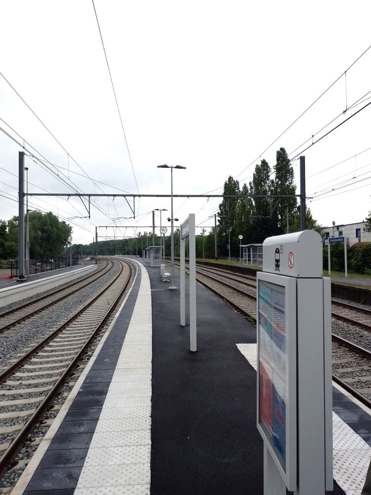Des quais rénovés à la gare de Courcelles-Motte.