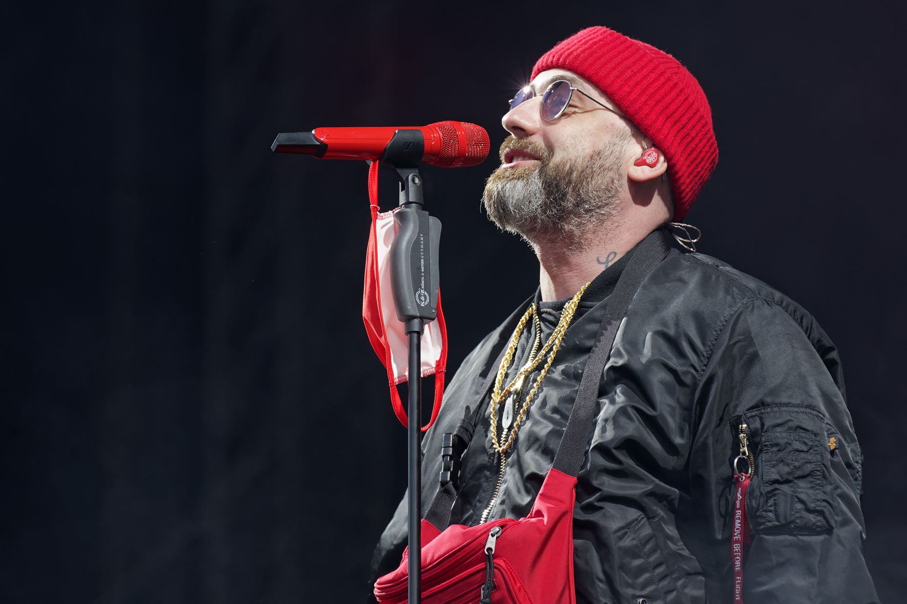 The bright red SKM 6000 handheld transmitter was a real eye catcher at the drive-in concert The bright red SKM 6000 handheld transmitter was a real eye catcher at the drive-in concert