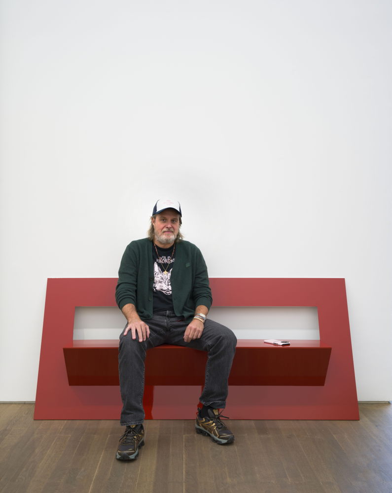 MULLER VAN SEVEREN, Frame 12, 2024. Aluminum, lacquer. 90 x 200 x 50 cm. Courtesy Tim Van Laere Gallery, Antwerp-Rome.