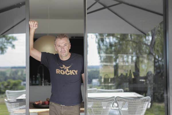 Tom Waes in Het huis (c) VRT / Polle Van Rooy