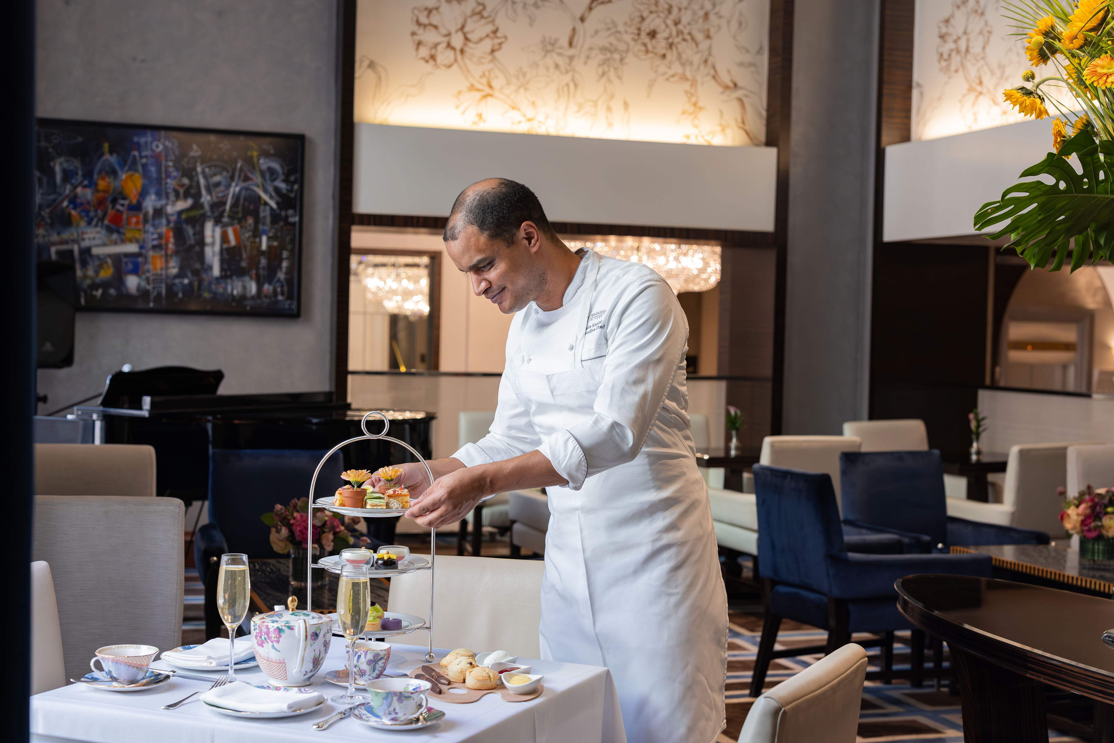 The Peninsula New York presenta un artístico Afternoon Tea floral inspirado en Van Gogh en colaboración con el Jardín Botánico de Nueva York