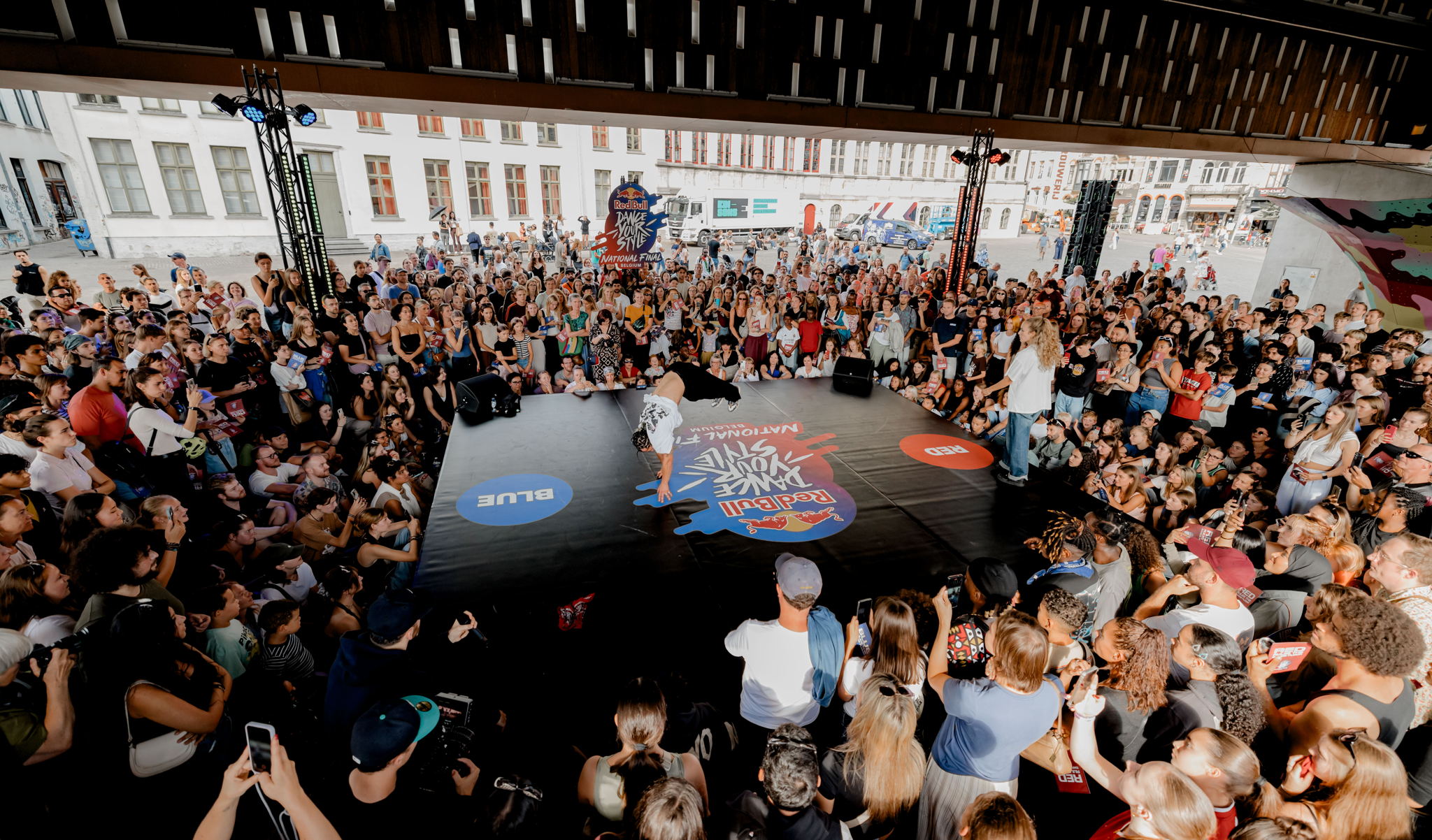 16 BESTE DANSERS VAN BELGIE KLAAR VOOR ULTIEME COMPETITIE ONDER GENTSE STADSHAL